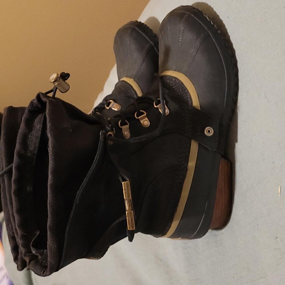 Sorel Conquest Carly Short Boots